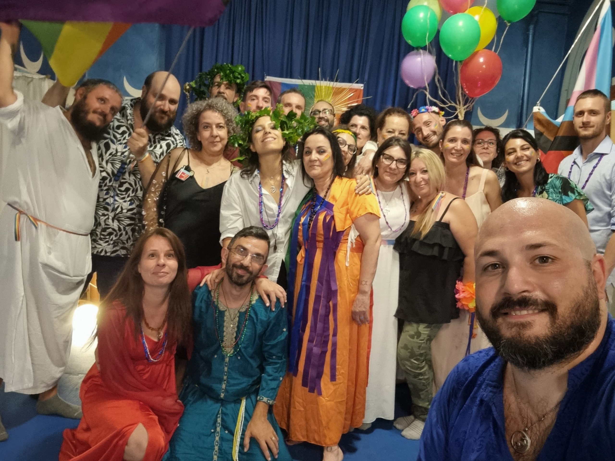 La comunità del Circolo dei Trivi al Tempio della Luna nel giugno 2022